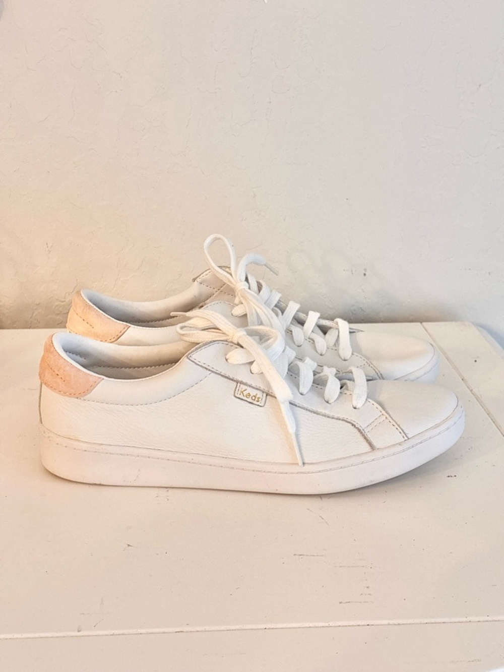 KEDS Ace White Leather Lace Up Sneakers Blush Pink Accent, Sz 8.5